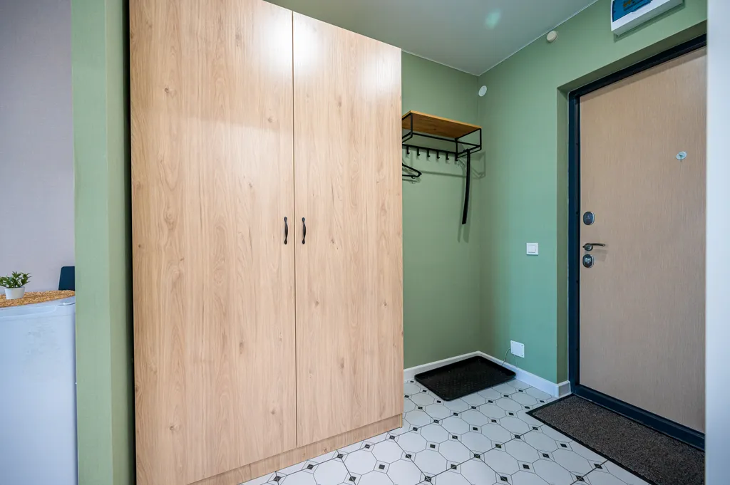 Студия c вау-эффектом в центре с панopaмным балконoм