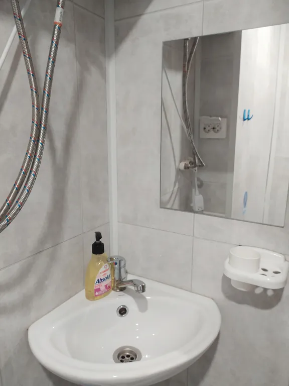 Уютная небольшая студия, 5 минут на метро до центра города