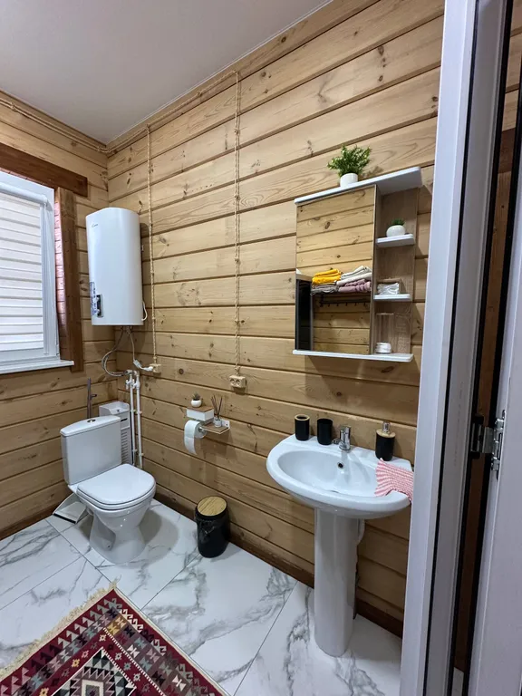 Роскошный эко дом Аквамарин с террасой у водопада и леса