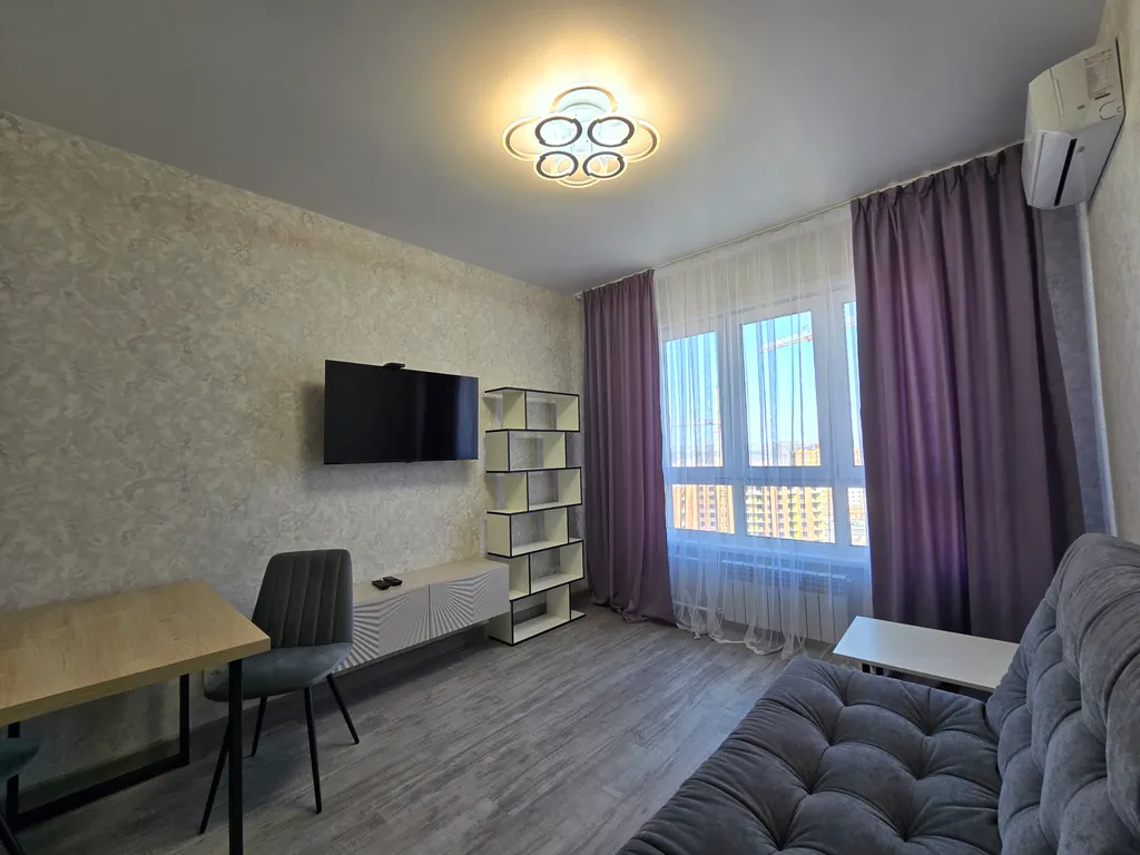 Новая полноценная квартира с балконом на Бульваре