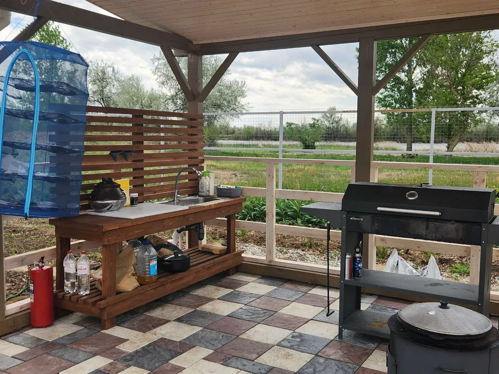 Коттедж у реки