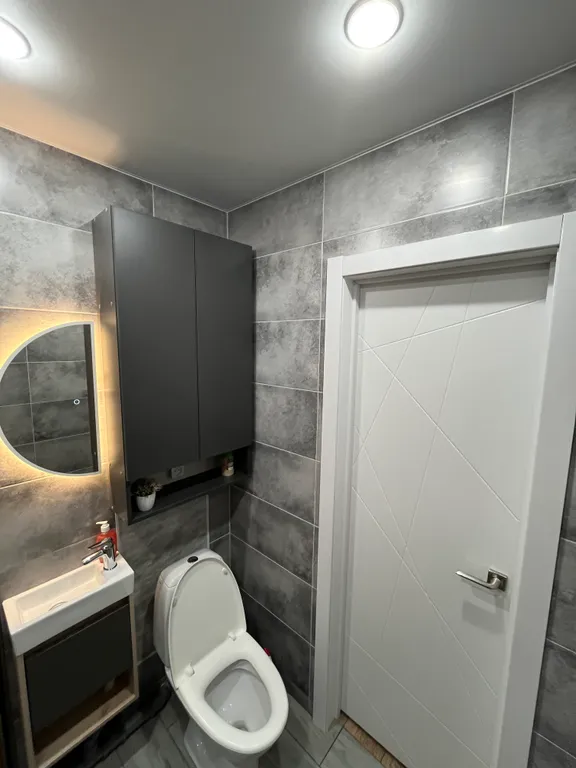 Студия в центре с дизайнерским ремонтом и балконом Город в городе