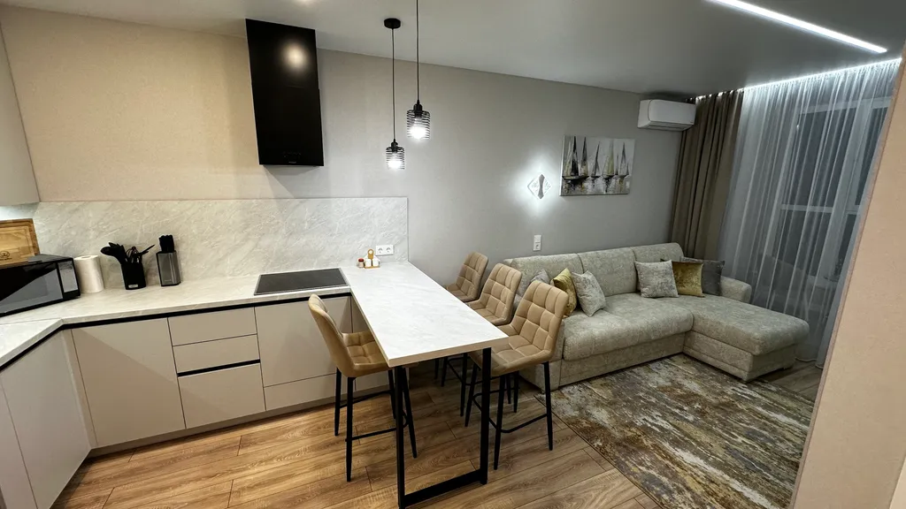 Видовая уютная квартира с дизайнерским ремонтом и видом на реку