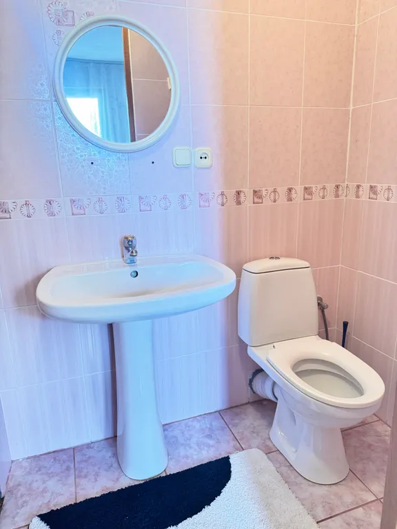 С бассейном рядом с морем