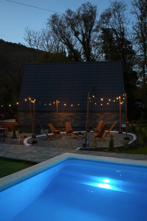 Коттедж А-фрейм коттедж Лимон с бассейном — Прасковеевка