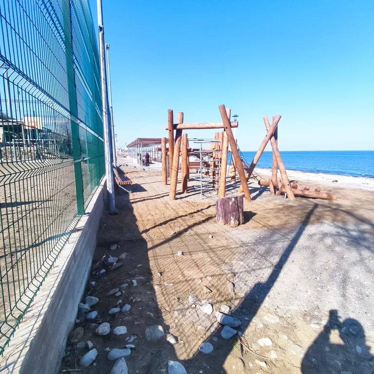 Домик у моря в центре