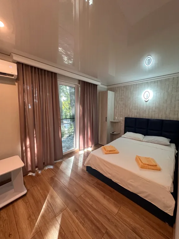 Домик с бассейном