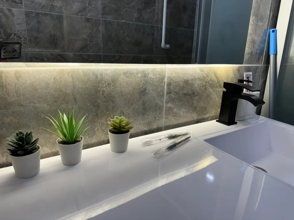 Студия с камином у парка