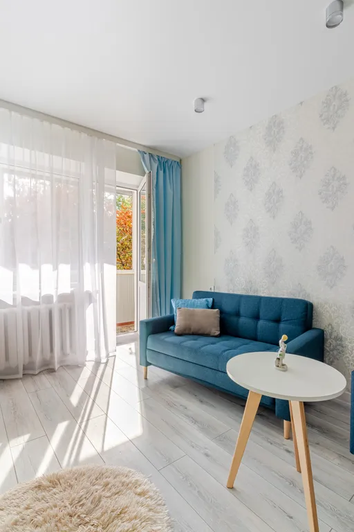 Рядом с ж/д вокзалом и  королевской усадьбой Станиславово.