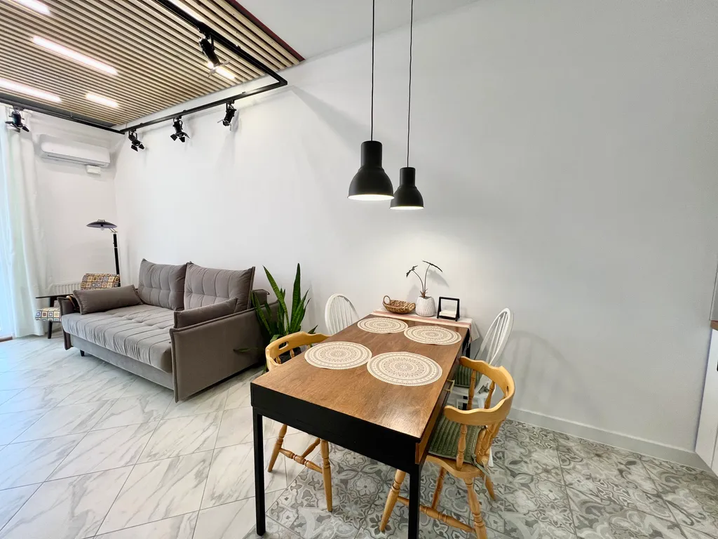 Солнечная квартира у озера рядом с новой набережной