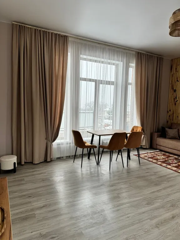 Комната с видом на горы