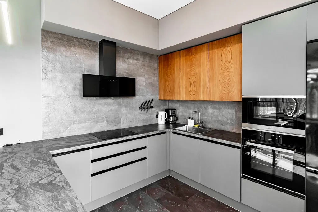 Стильный дом с теплым бассейном и сауной