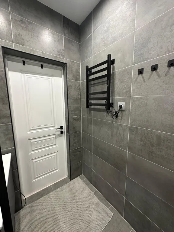 Квартира с дизайнерским евроремонтом и кухонной зоной