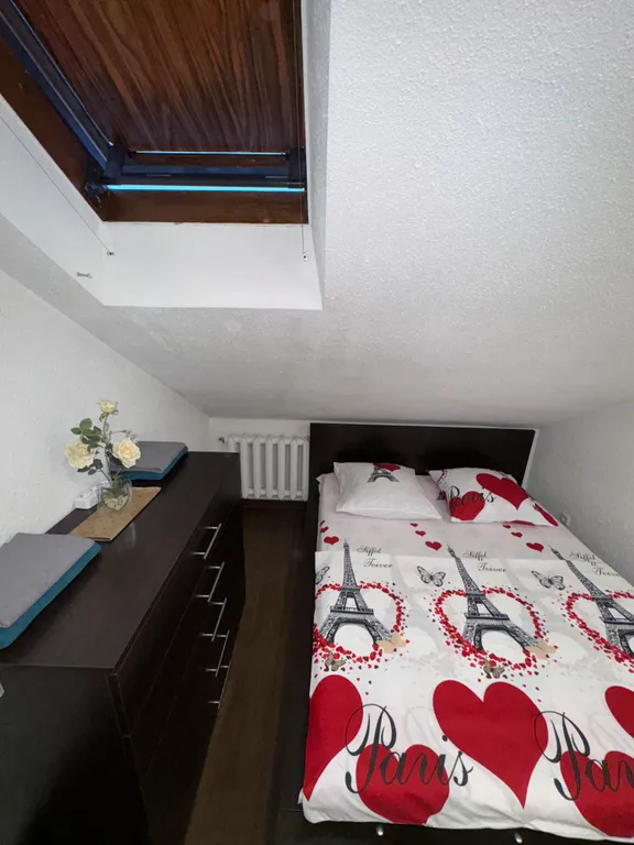 On two levels with two bathrooms