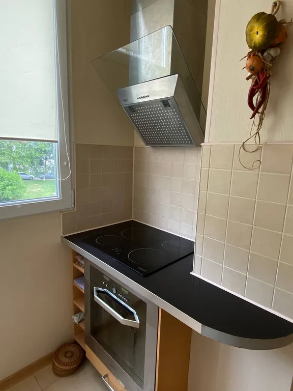 Двухкомнатная квартира с большой лоджией в центре курорта Небуг