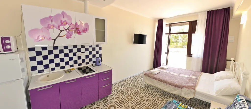 Уютная студия на первом этаже рядом с пляжем в Ливадии