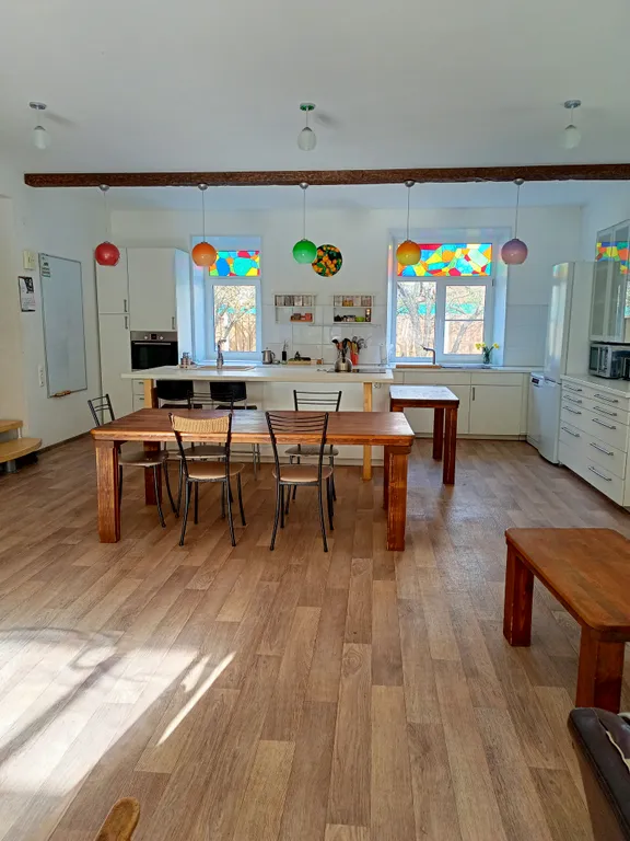 Уютный дом у леса