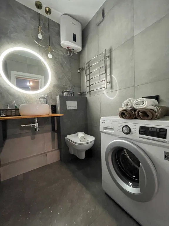 Уютная светлая квартира с большими окнами