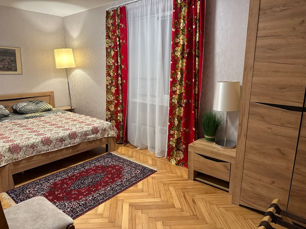 Квартира Классика в сердце города: уютная 2-комнатная квартира у моря — Гагра