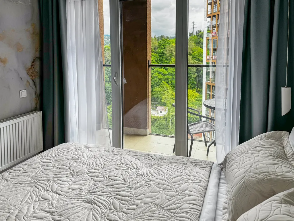 Стильная студия с видом на горы