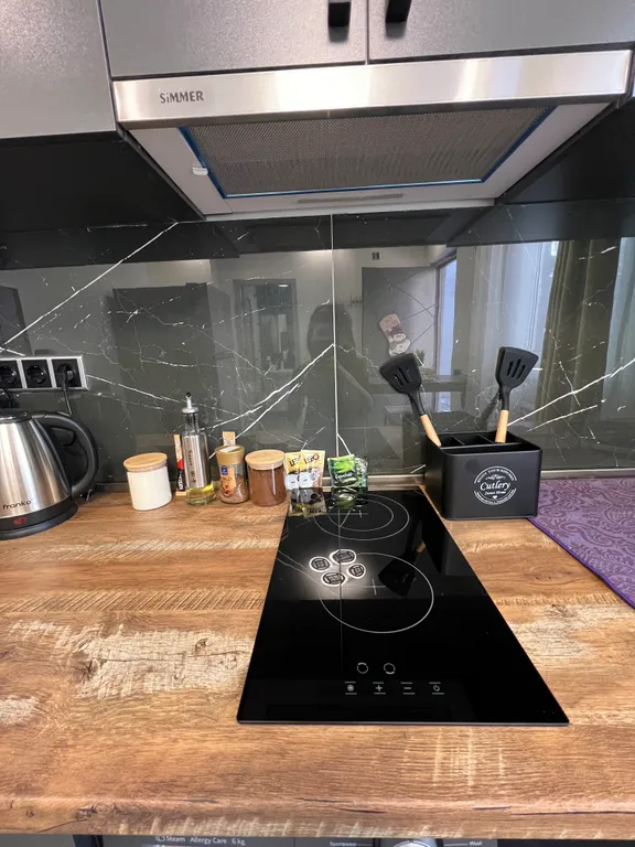 Sweet Yellow Apartment Self Check In