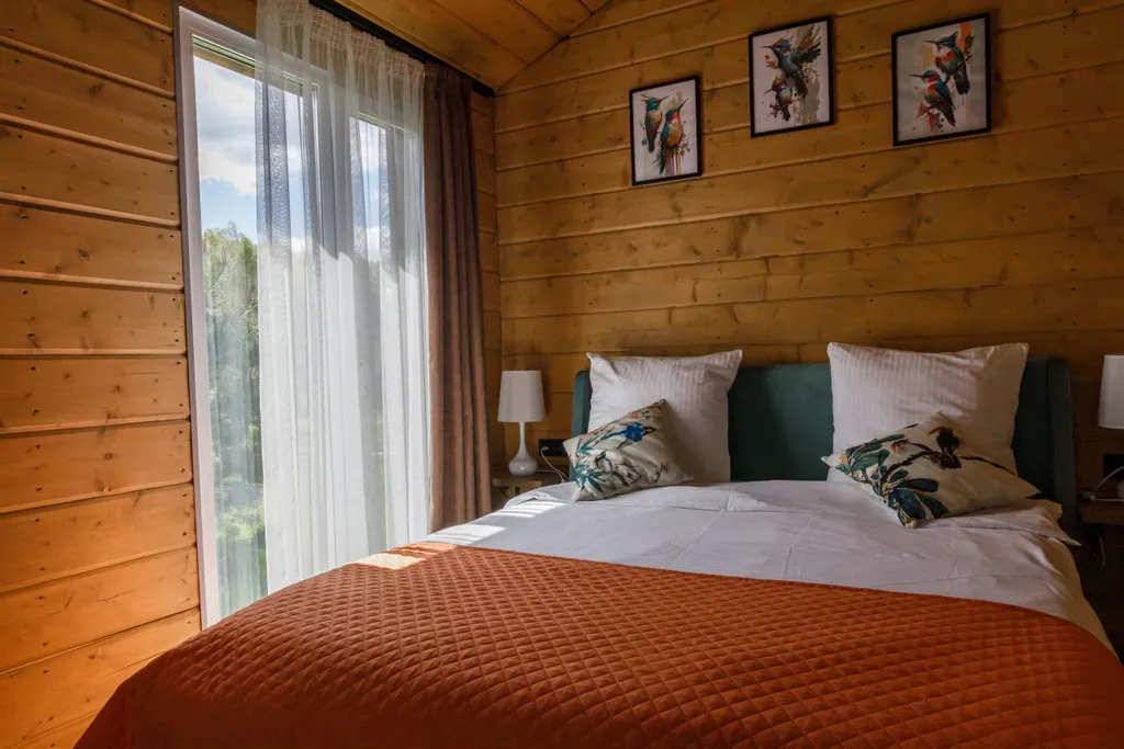 Уютный коттедж в лесу у пруда