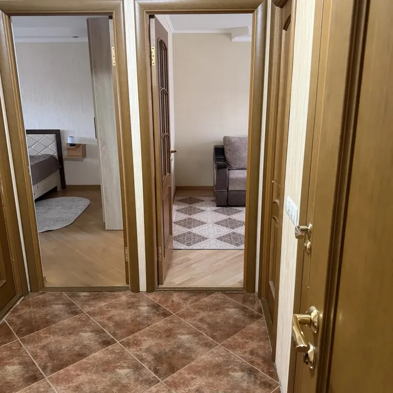 2-х комнатная квартира с видом на горы,рядом Комсомольский парк, рынок