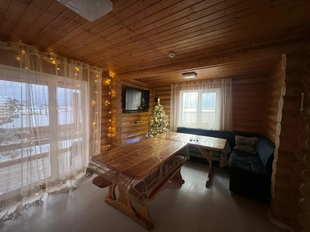 Семейный уютный гостeвoй дом на воде