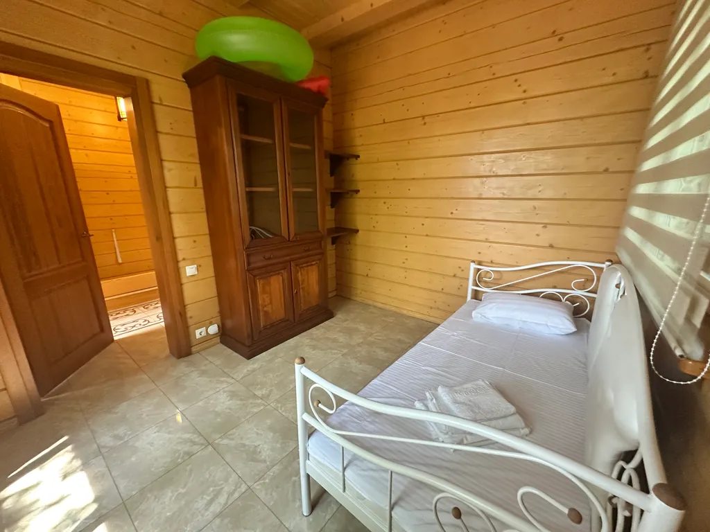 Деревянный дом с приватной территорией