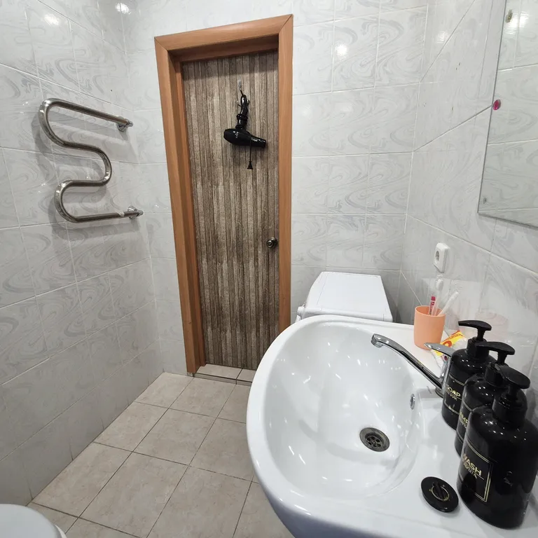 Хорошая квартира в новостройке с тремя раздельными местами