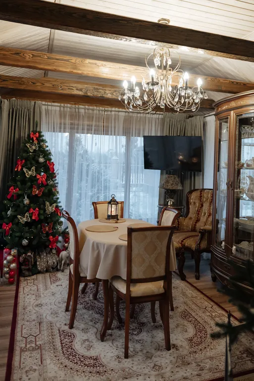 Уютный дом на берегу реки