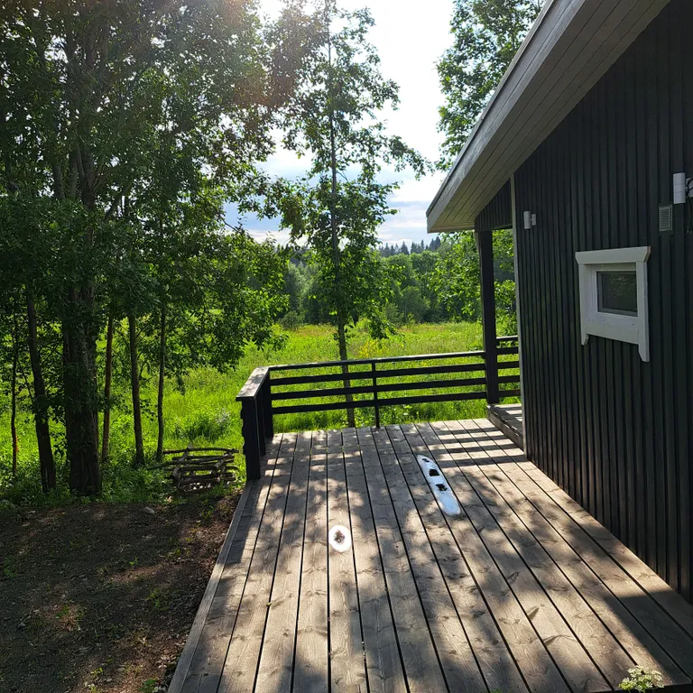 Уютный домик с видом на закат