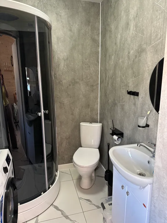 Двухэтажный дом с видом на горы