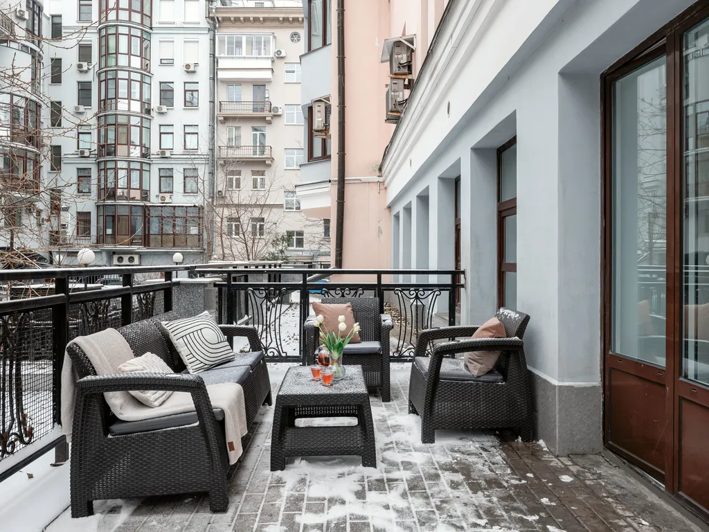 Стильная квартира на арбате с верандой