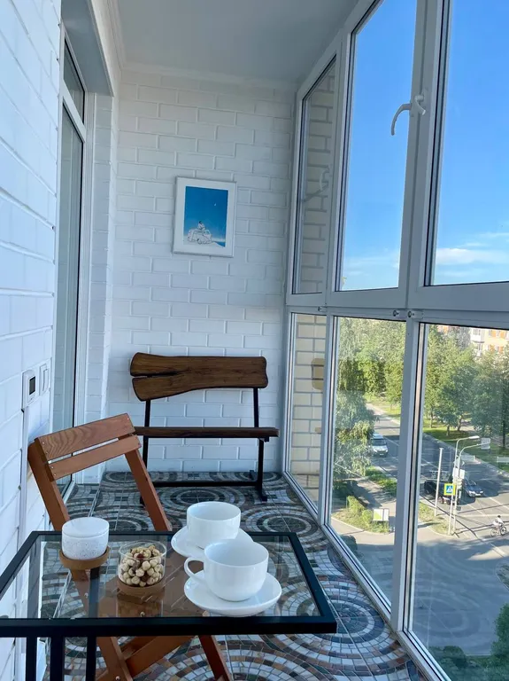 Солнечная стильная евродвушка в новом доме недалеко от центра города