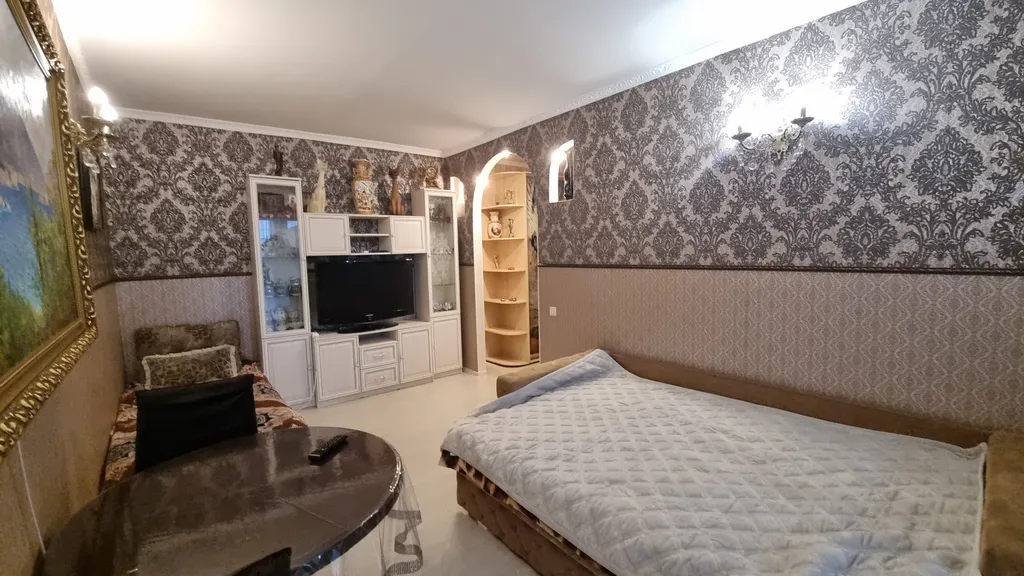 Коттедж с шикарной видовой террасой и шезлонгами