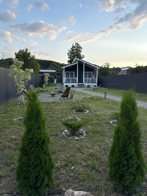 Новый дом с собственной территорией и видом на горы