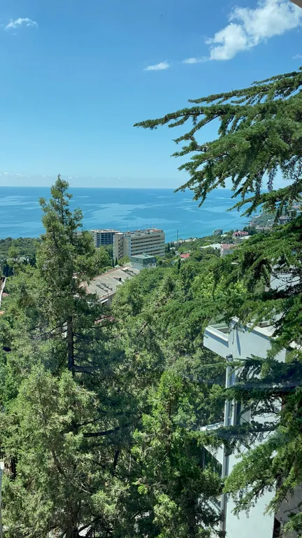 Двухуровневые апартаменты с видом на море и Ай Петри