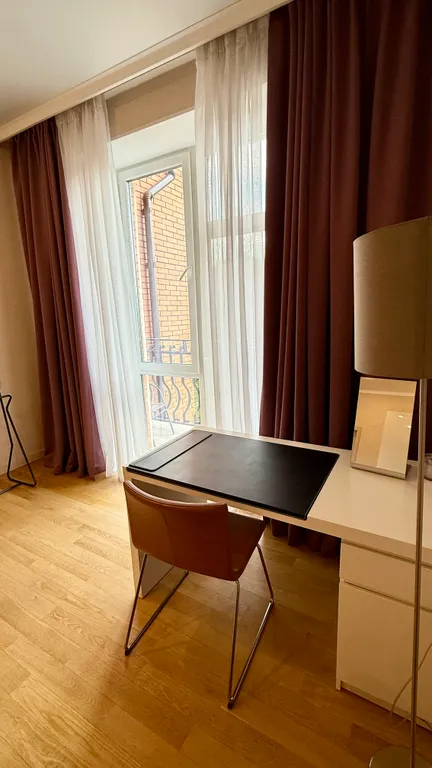 Просторный апартамент с видом на комсомольский парк рядом с озером