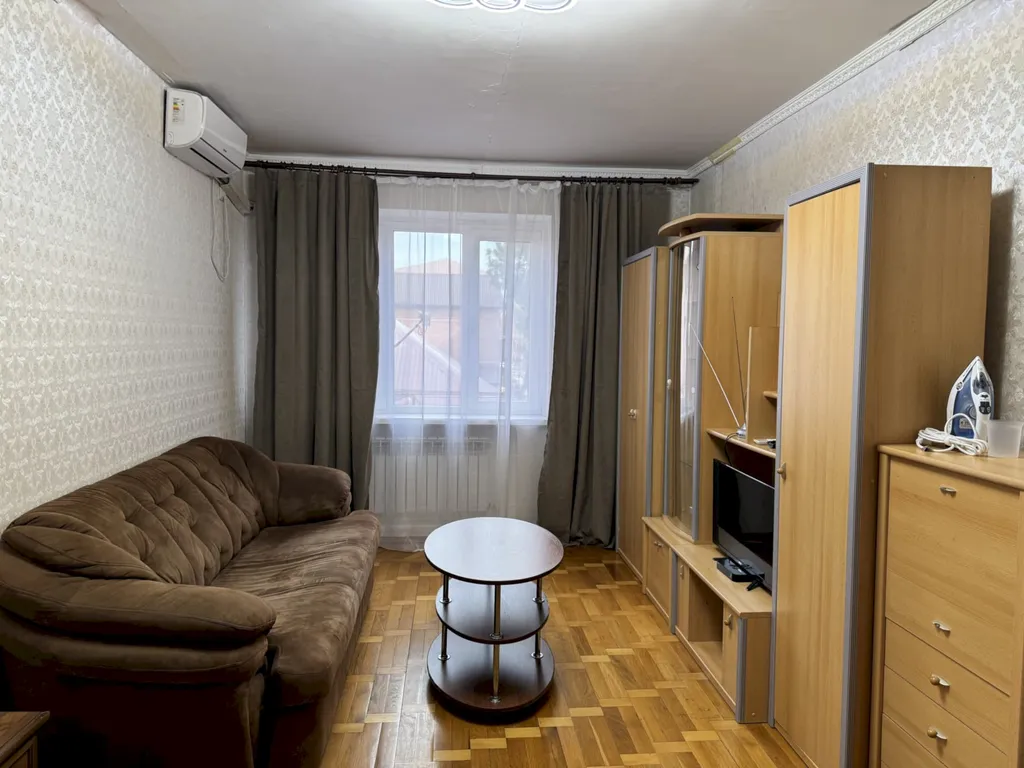 Квартира Четырёхкомнатная квартира в центре с балконом – 7 минут до моря — Геленджик