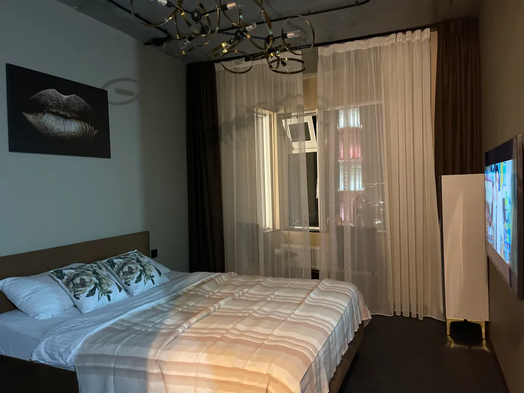 Роскошная квартира с видом на город с высоты птичьего полета