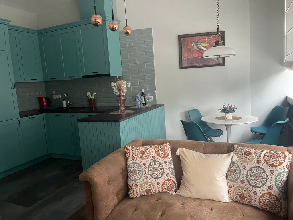 Новые дизайнерские апартаменты в Ваке Axis Towers