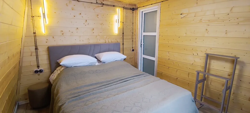 Таунхаус у озера с видом на горы