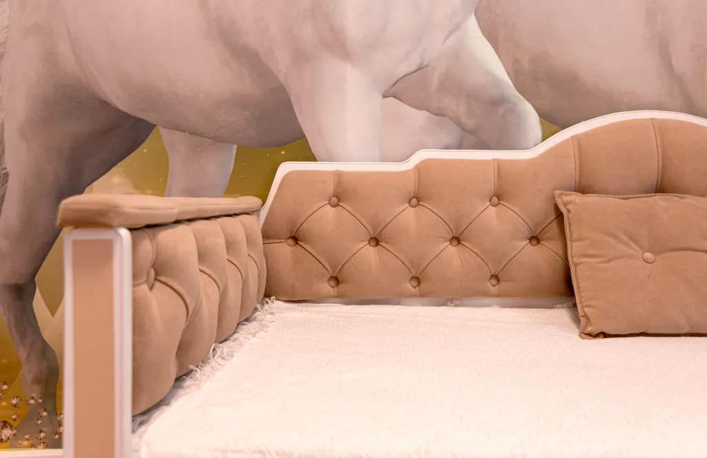 Дом Кантри со своим двором и парковкой