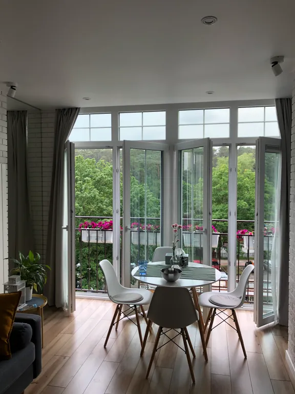 Студия с видом на озеро