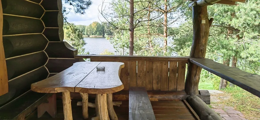 Уютный дом у озера Ельно