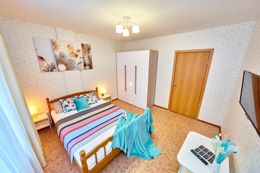 Уютная двухкомнатная квартира с отдельной кухней на 7 человек