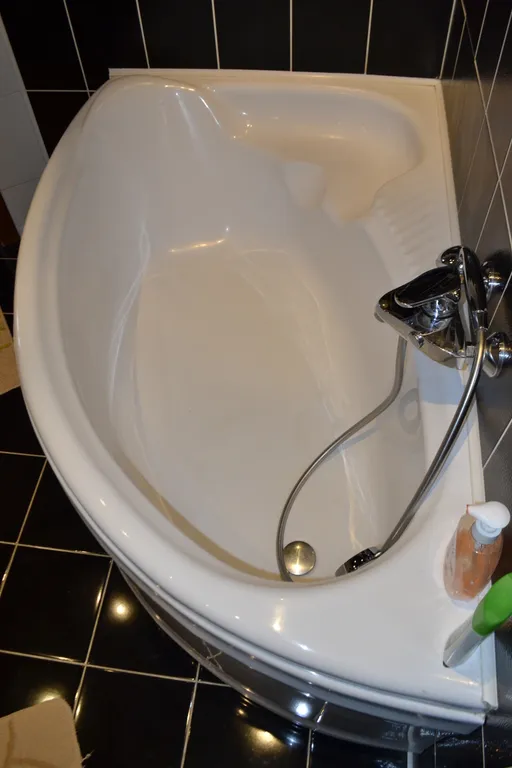 Студийного плана двухкомнатная квартира в доме над рестораном Тундра