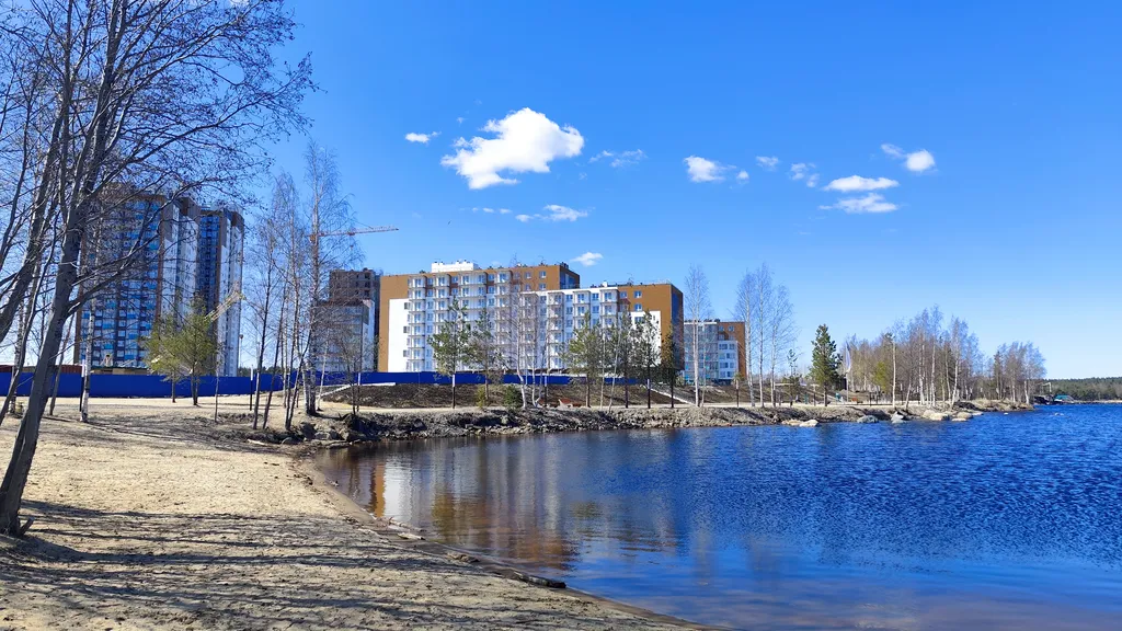 Уютная двухкомнатная квартира в новом жк на берегу озера