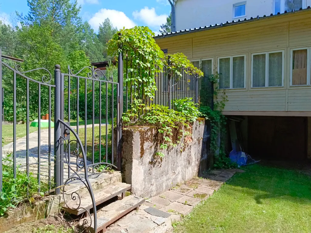 Гостевой дом Профессорский, коттедж в лесу недалеко от центра города